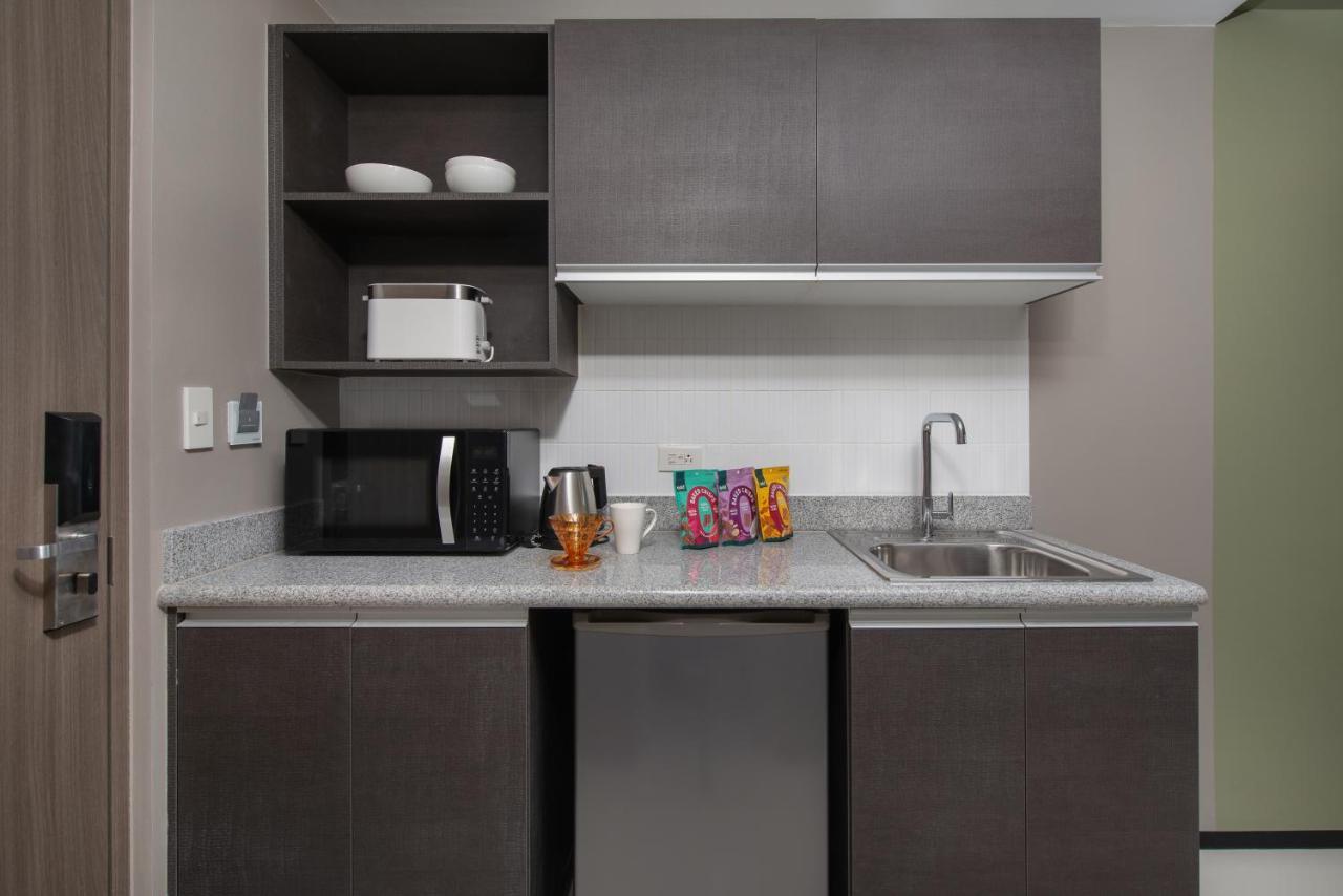 The Suites At Torre Lorenzo Malate - Managed By The Ascott Limited 마닐라 외부 사진